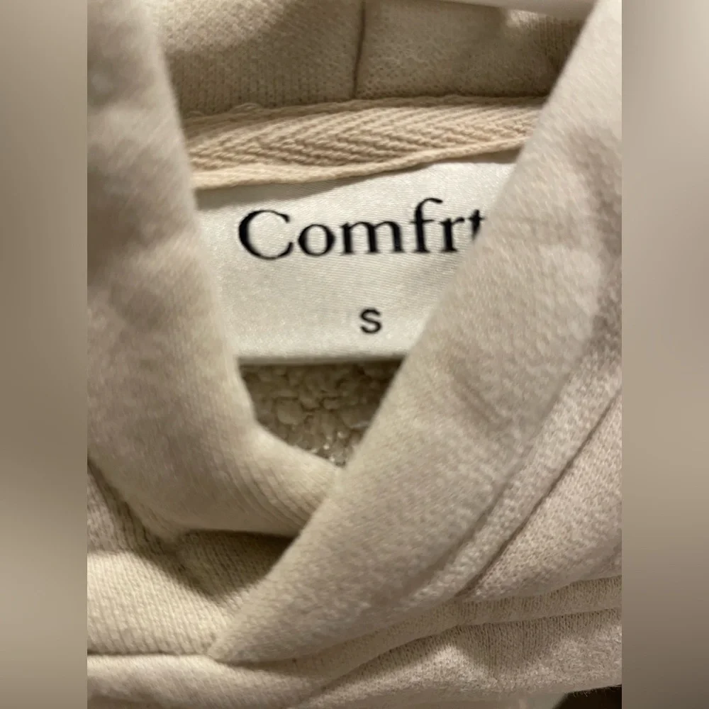 Comfrt Signature Hoodie in Bone - Picture 4 of 9